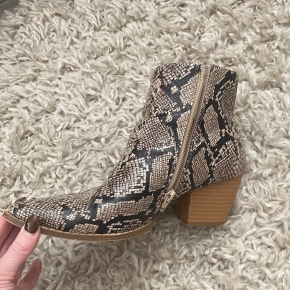 Snakeskin booties - Picture 6 of 8